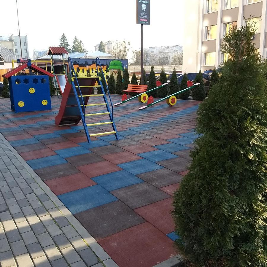 Новобудова Центр Lutsʼk Exterior foto